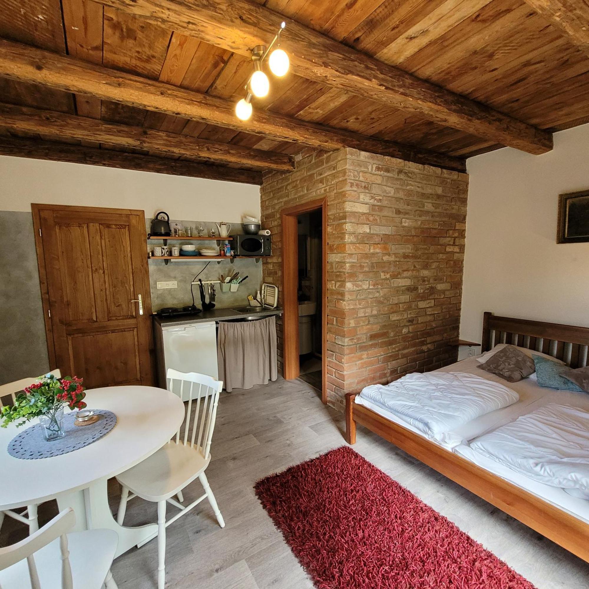 Appartement Chloumek à Bela  Extérieur photo